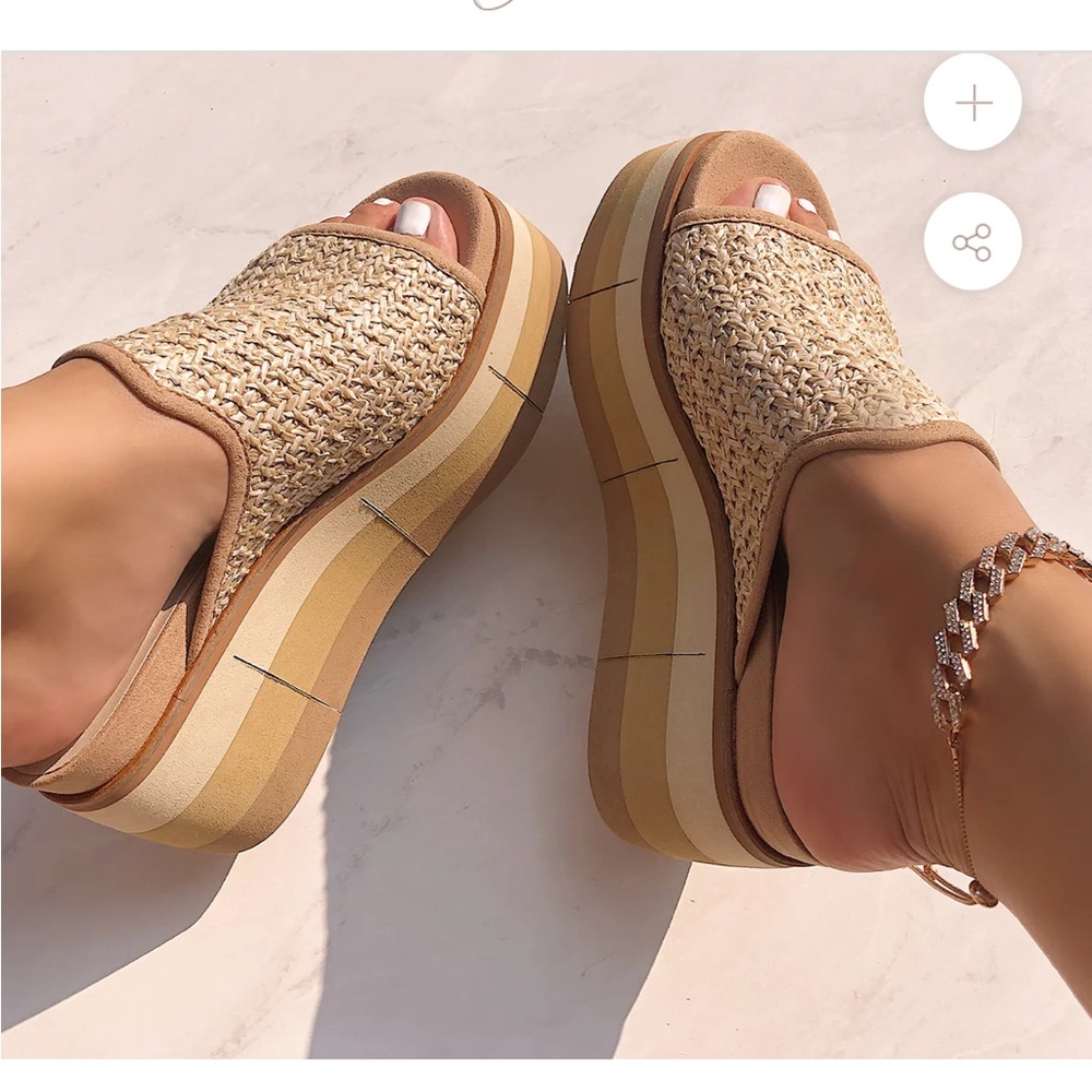 Naked Feet FLOCCI IN BEIGE PLATFORM SANDALS Size 9 new never worn